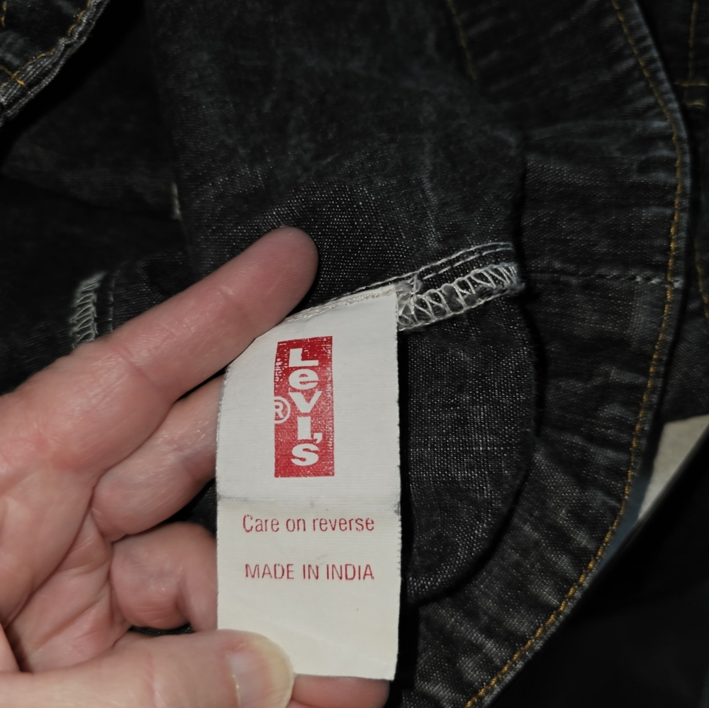 Vintage Levi's Women's Black Acid Washed Denim Jacket, Size M - Picture 11 of 12